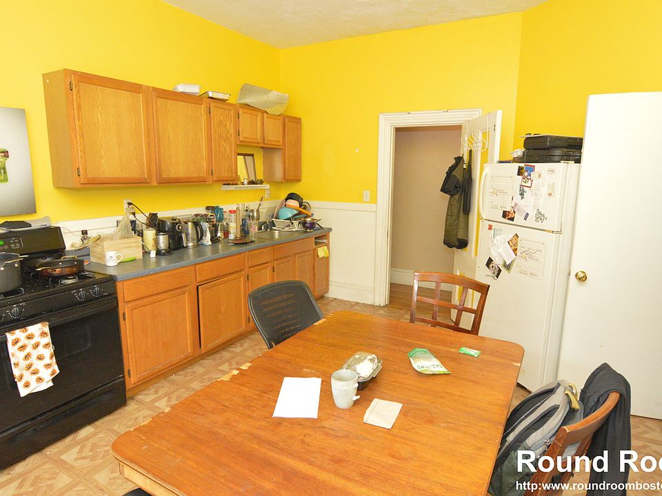 1st image of 32 Linden St #1