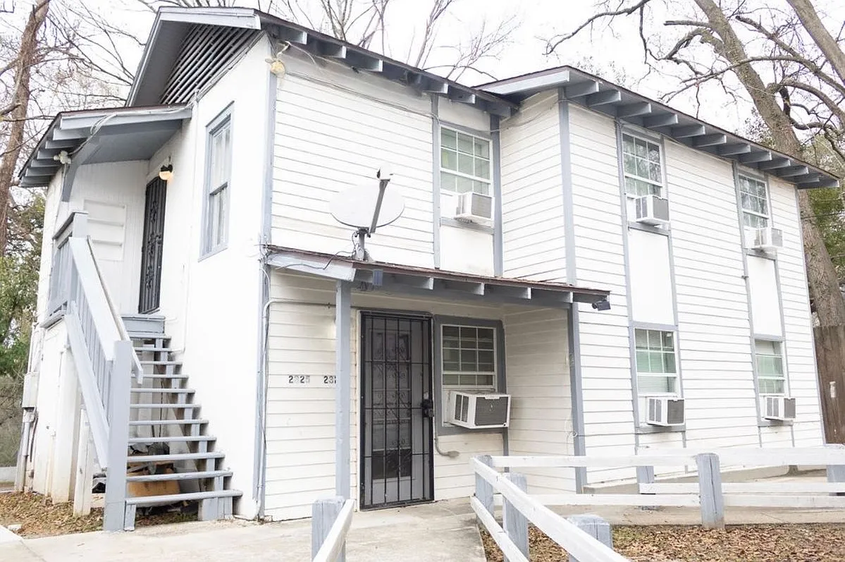 2 bed, 1.0 bath, 800 sqft, $950 — Photo 2