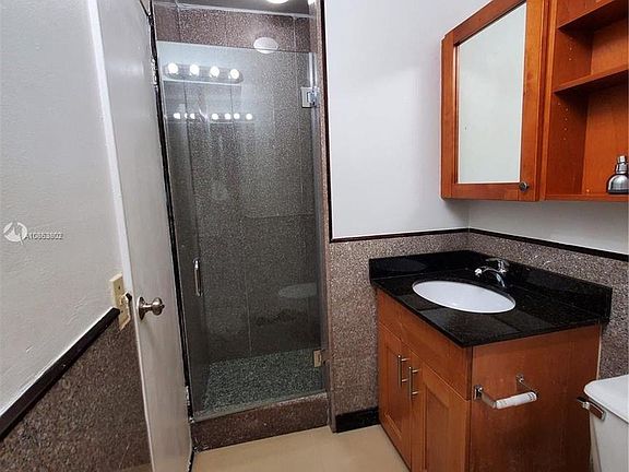 5th image of 1701 W 42nd Pl APT 12
