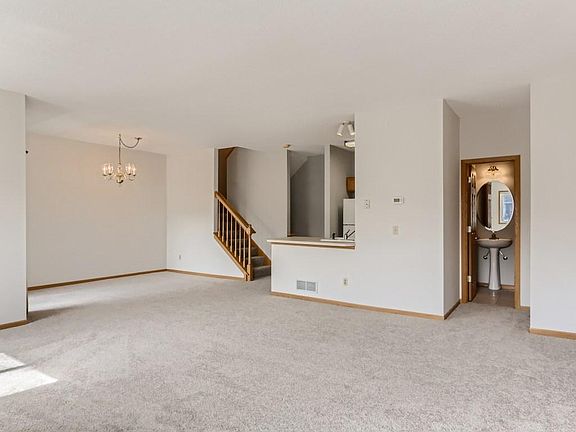 4th image of 577 Woodduck Dr #577L