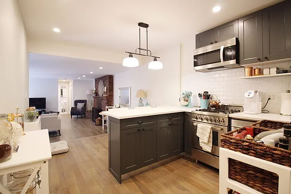 Rented by Bold New York | media 6