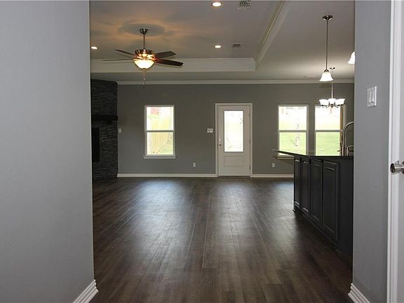 3rd image of 1828 Woodland Park Dr
