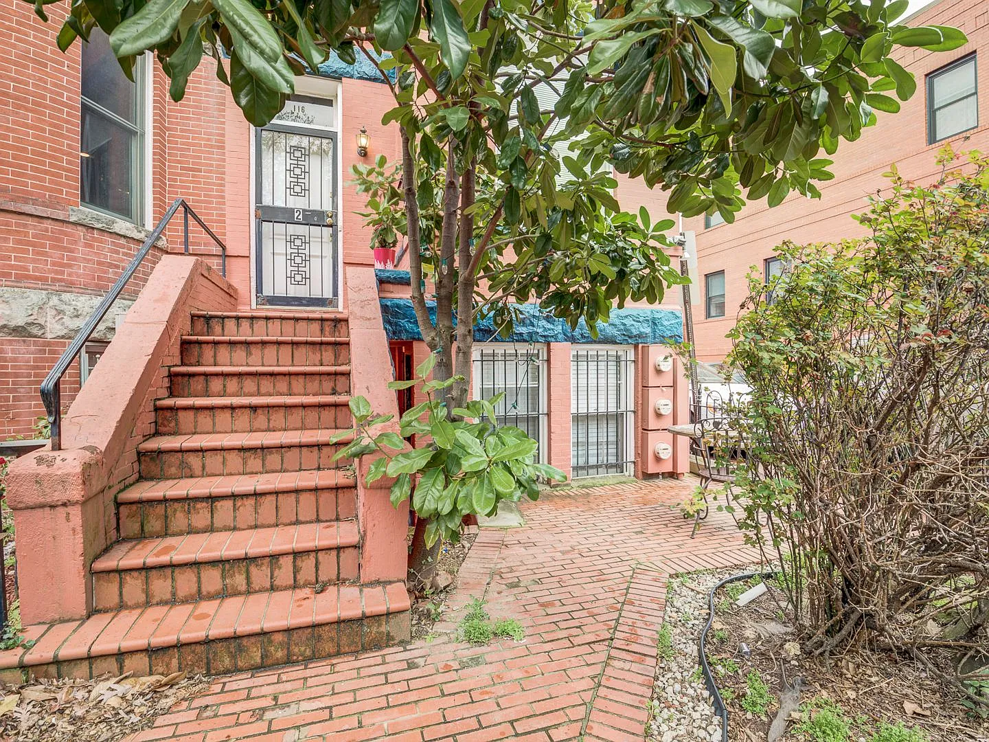 116 12 Street NE — Photo 1
