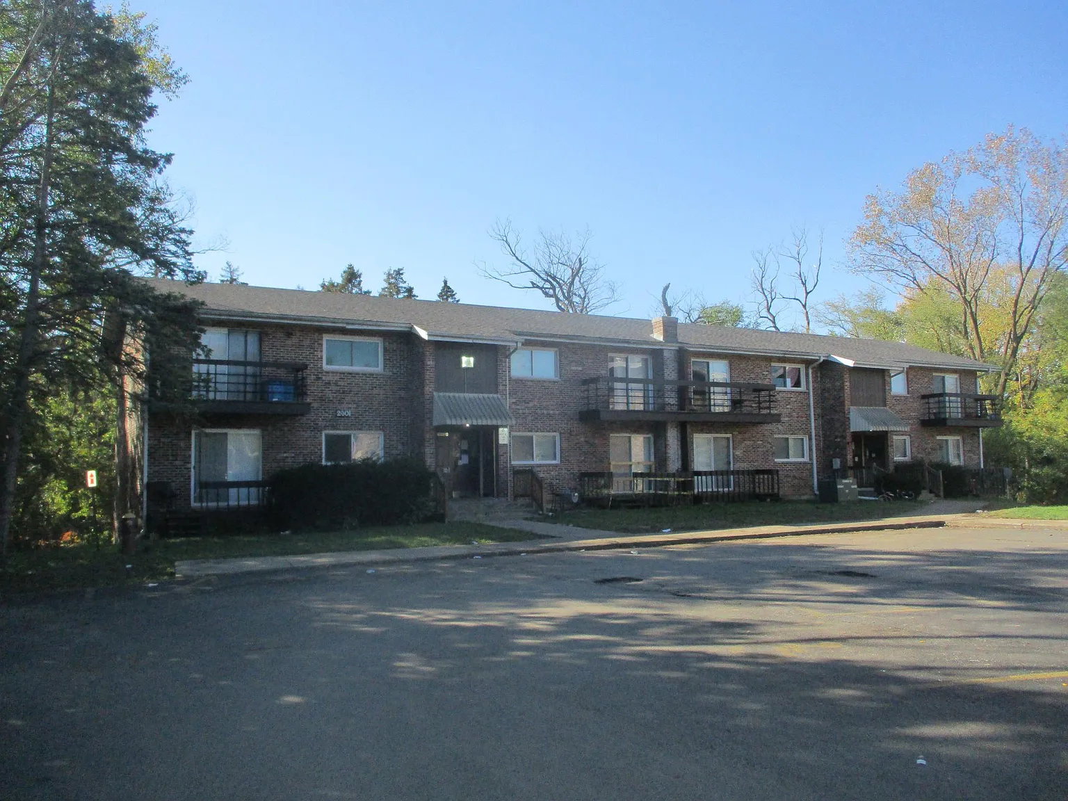 2905 Willow Ln — Photo 1
