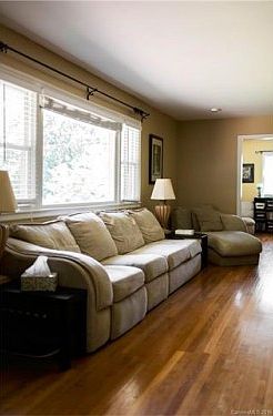 3rd image of 3301 Rollingwood Dr