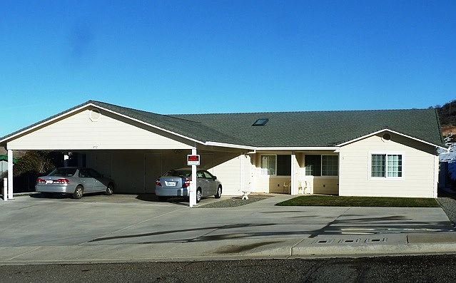 1st image of 852 Sierra Vista Dr APT 2