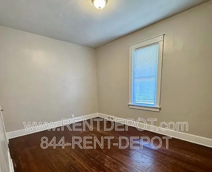 821 E Gum St — Photo 7