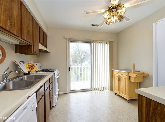 3rd image of 430 Somerset Ct APT C