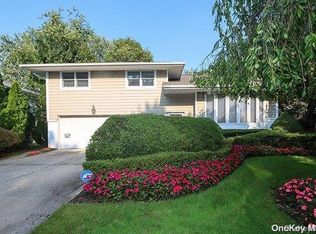 72 Serpentine Ln, Albertson, NY 11507