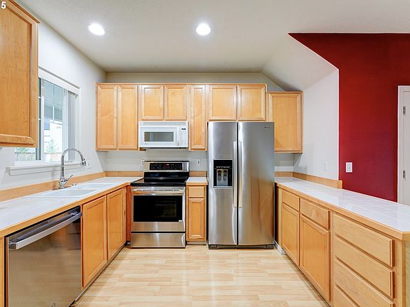 5th image of 1087 NE Perl Way