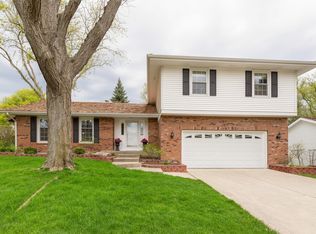 648 Paddock Ln, Libertyville, IL