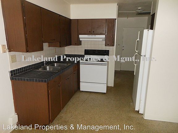 3rd image of 1022 Lakewood Ct