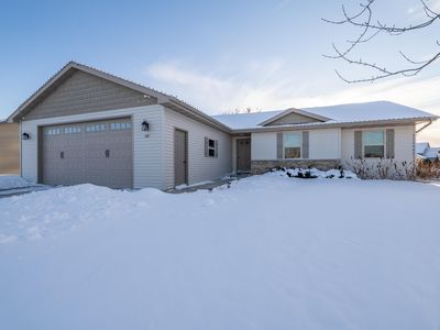 645 Carefree Ct, Combined Locks, WI, 54113
