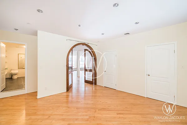 Rented by Compass | media 10