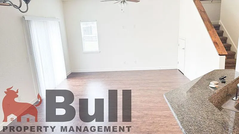 3 bed, 2.5 bath, 1625 sqft, $1,800 — Photo 3
