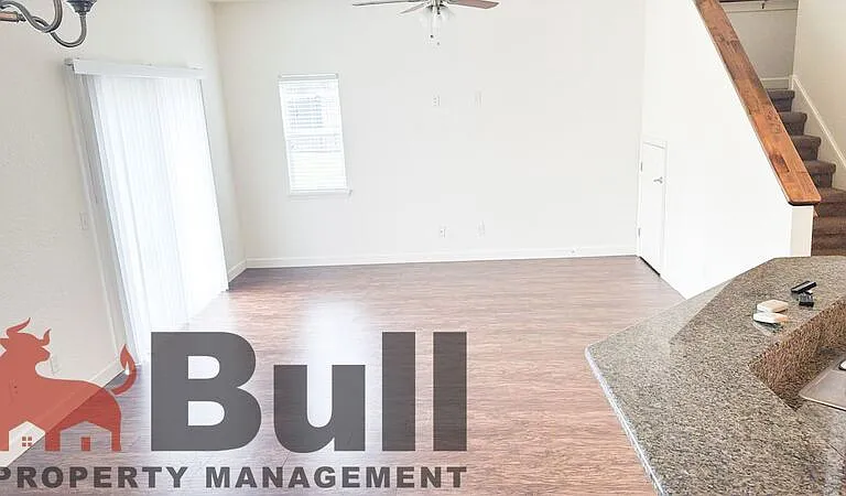 1225 Evergreen Ct — Photo 3