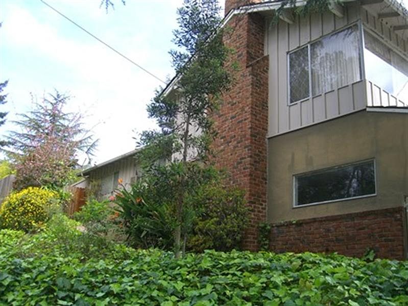 2nd image of 2 Berneves Ct