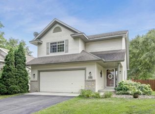 1435 Field Creek Cir, Victoria, MN 55386