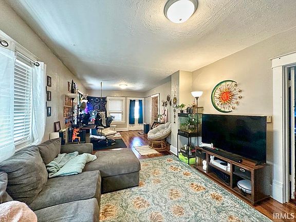 4th image of 1228 S Locke St