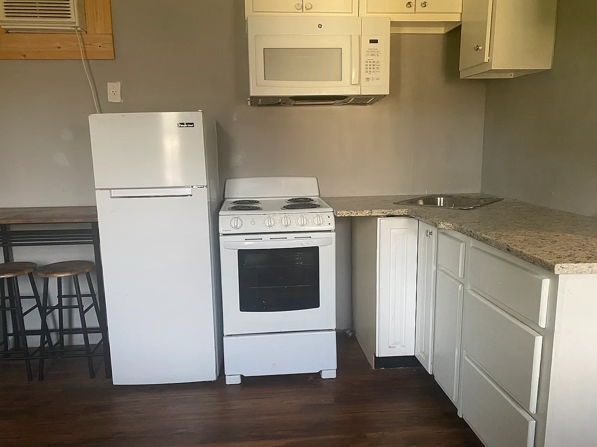 Building Photo - Willow Bend Dr