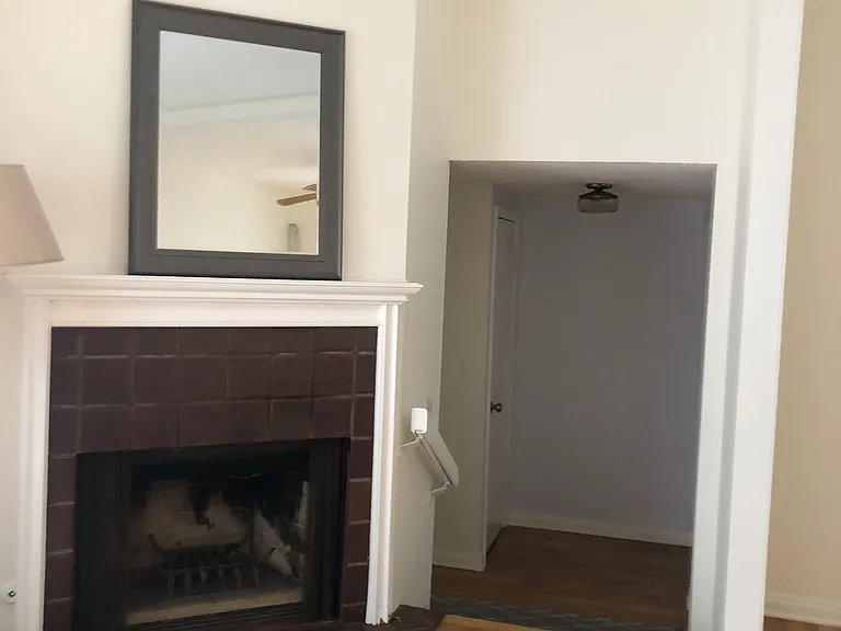 1018 E 3rd St #C — Photo 10