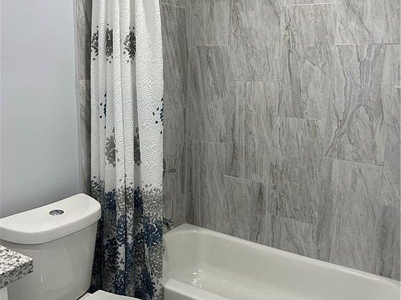 5th image of 233 W Tish Dr