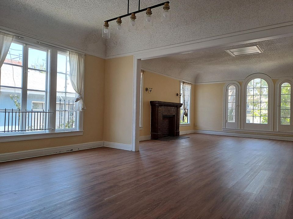 1st image of 221 N Kenmore Ave APT 2