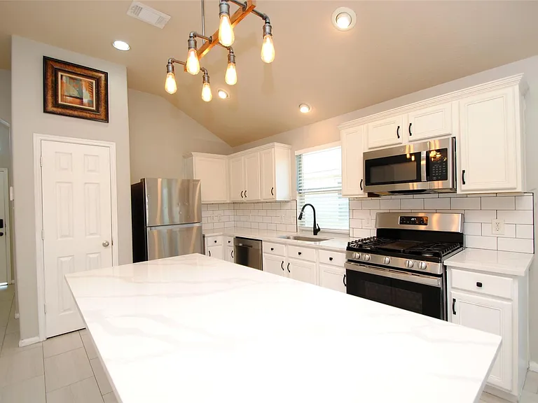 5910 Sugar Field Ln — Photo 8