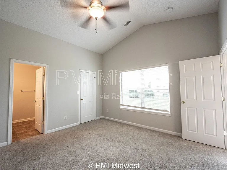 19496 Prairie Crossing Dr — Photo 15
