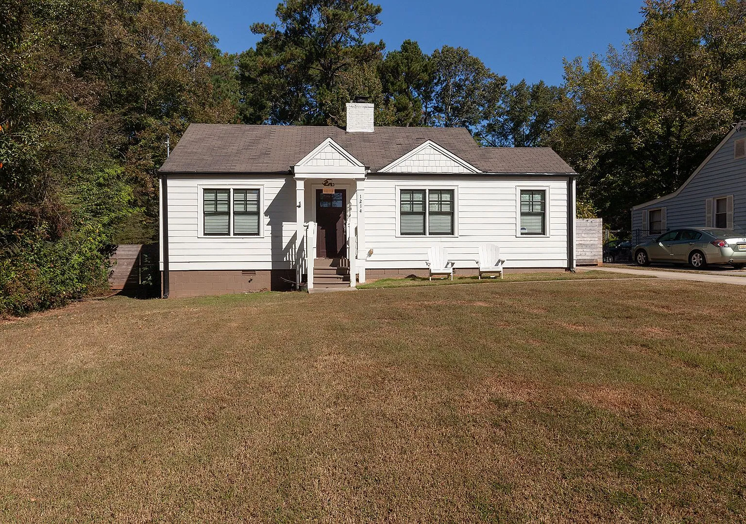 Updated 3/2 Bungalow w/ Large Backyard & Minutes From EAV! — Photo 3