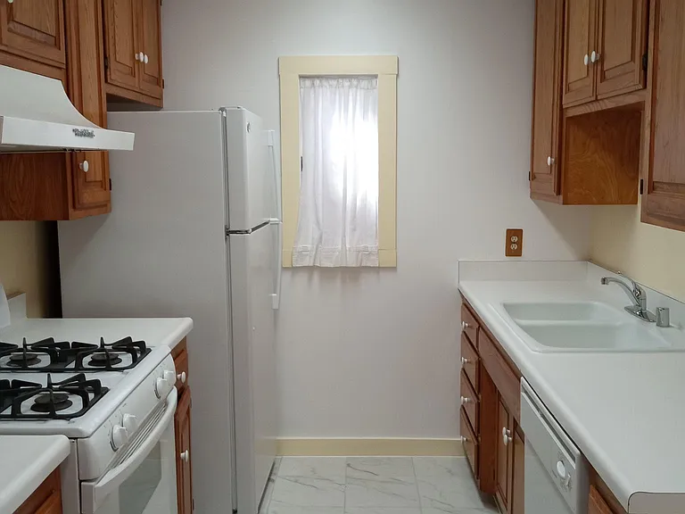 523 Beryl St — Photo 9