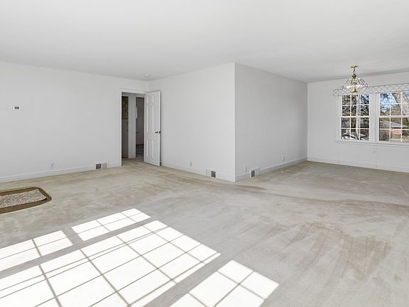 4th image of 644 Andover Rd