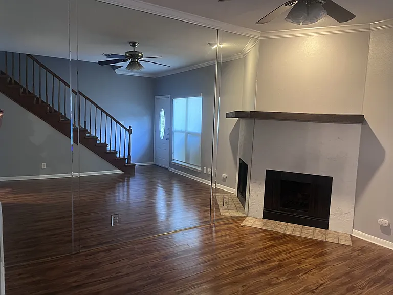 1307 Kinney Ave #110 — Photo 7