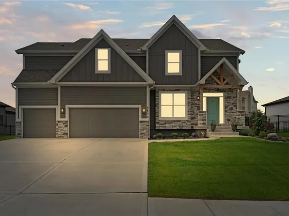 4813 NE Jamestown Dr, Lees Summit, MO 64064