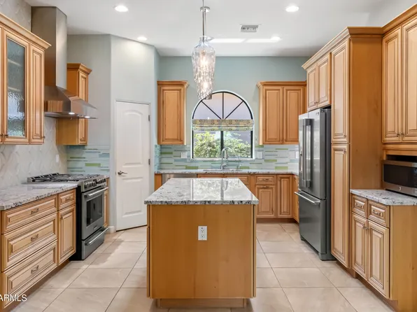 11660 W LAKEVIEW Court, Surprise, AZ 85378