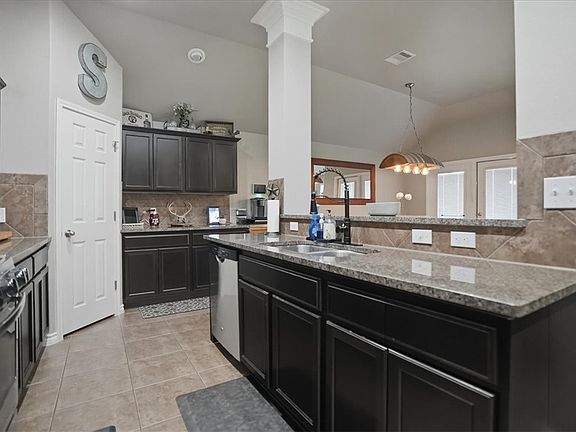 4th image of 7709 Cattlemen Dr