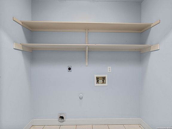 4th image of 125 E Melrose Dr #2