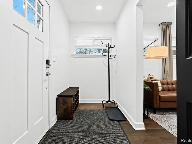 2566 Harrington Rd — Photo 3