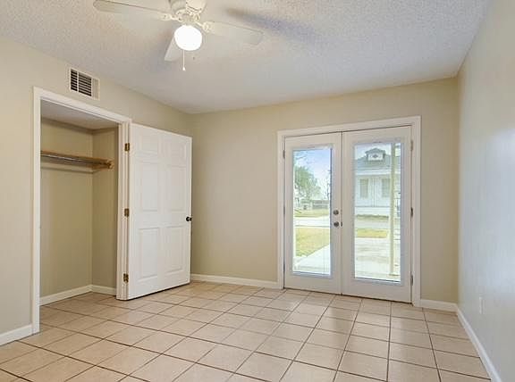 3rd image of 606 Egania St