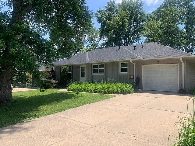 9023 Nina St — Photo 1