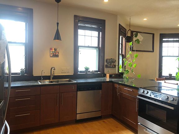 2nd image of 2821 Pleasant Ave #2