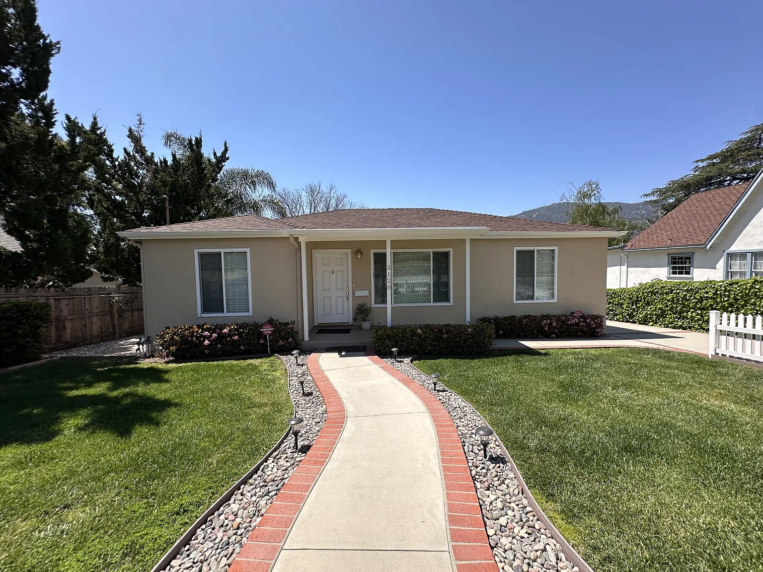 Altura Avenue (3128) - 1 — Photo 1