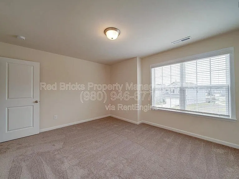 7015 Thornrose Dr — Photo 18