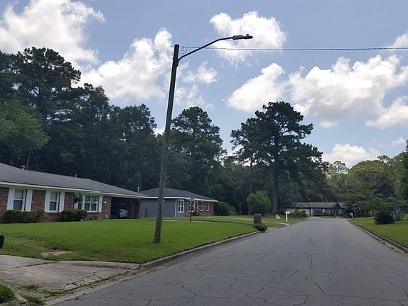 5th image of 412 Woodcliff Dr