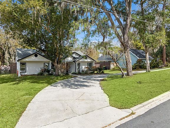 3rd image of 407 Forest Rd