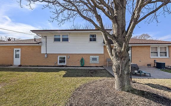 2nd image of 16839 University Ave
