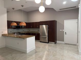 20000 Country Club Dr #104, Aventura, FL 33180