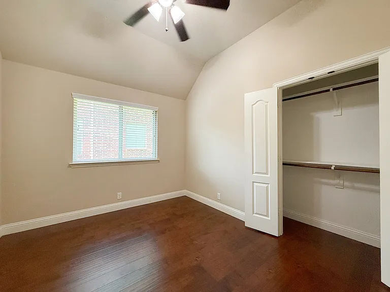 4303 Oak Bluff Dr — Photo 29