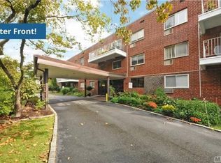 320 E Shore Rd, Great Neck, NY 11023