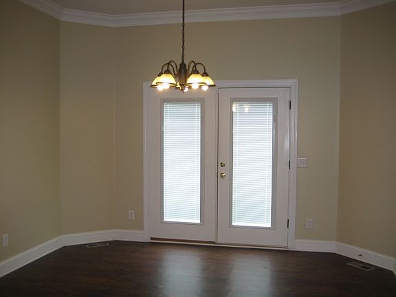 4th image of 2775 Iroquois Dr
